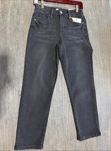 Load image into Gallery viewer, Belen Jeans
