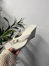 Load image into Gallery viewer, Carolina Sandals (2 colors)
