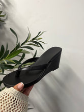 Load image into Gallery viewer, Carolina Sandals (2 colors)
