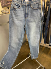 Load image into Gallery viewer, Sandra Straight Cello Jeans
