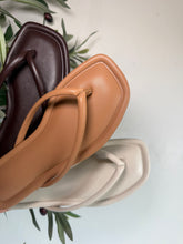 Load image into Gallery viewer, Eyvette Sandals
