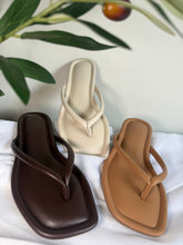 Load image into Gallery viewer, Eyvette Sandals
